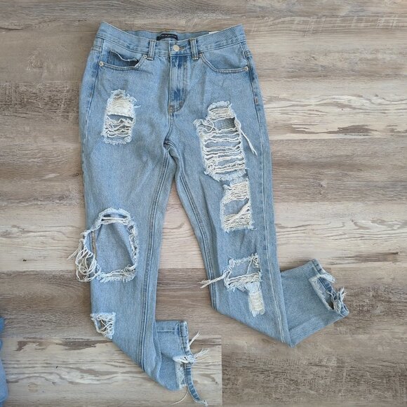 Brandy Melville Ripped Boyfriend Jeans - Picture 5 of 6